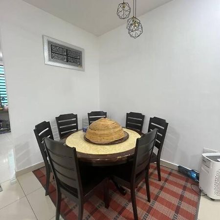 Hadeerna Homestay - Double Storey Terrace Chemor Екстер'єр фото