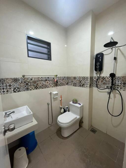 Hadeerna Homestay - Double Storey Terrace Chemor Екстер'єр фото