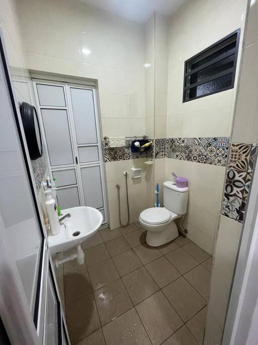 Hadeerna Homestay - Double Storey Terrace Chemor Екстер'єр фото